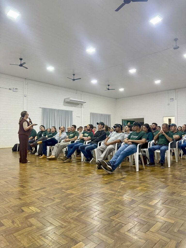 Treinamento sobre experiência do cliente e estratégias de vendas